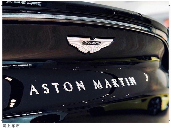 钱包捂不住了？阿斯顿·马丁SUV进店实拍，搭奔驰4.0T，年内交付