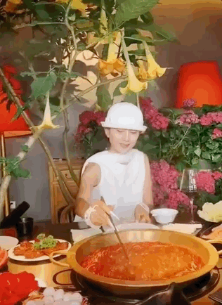 杨丽萍|三个摩梭女子的故事_新浪新闻