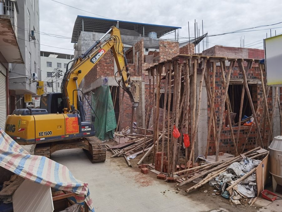 高新区依法拆除新村违建房屋