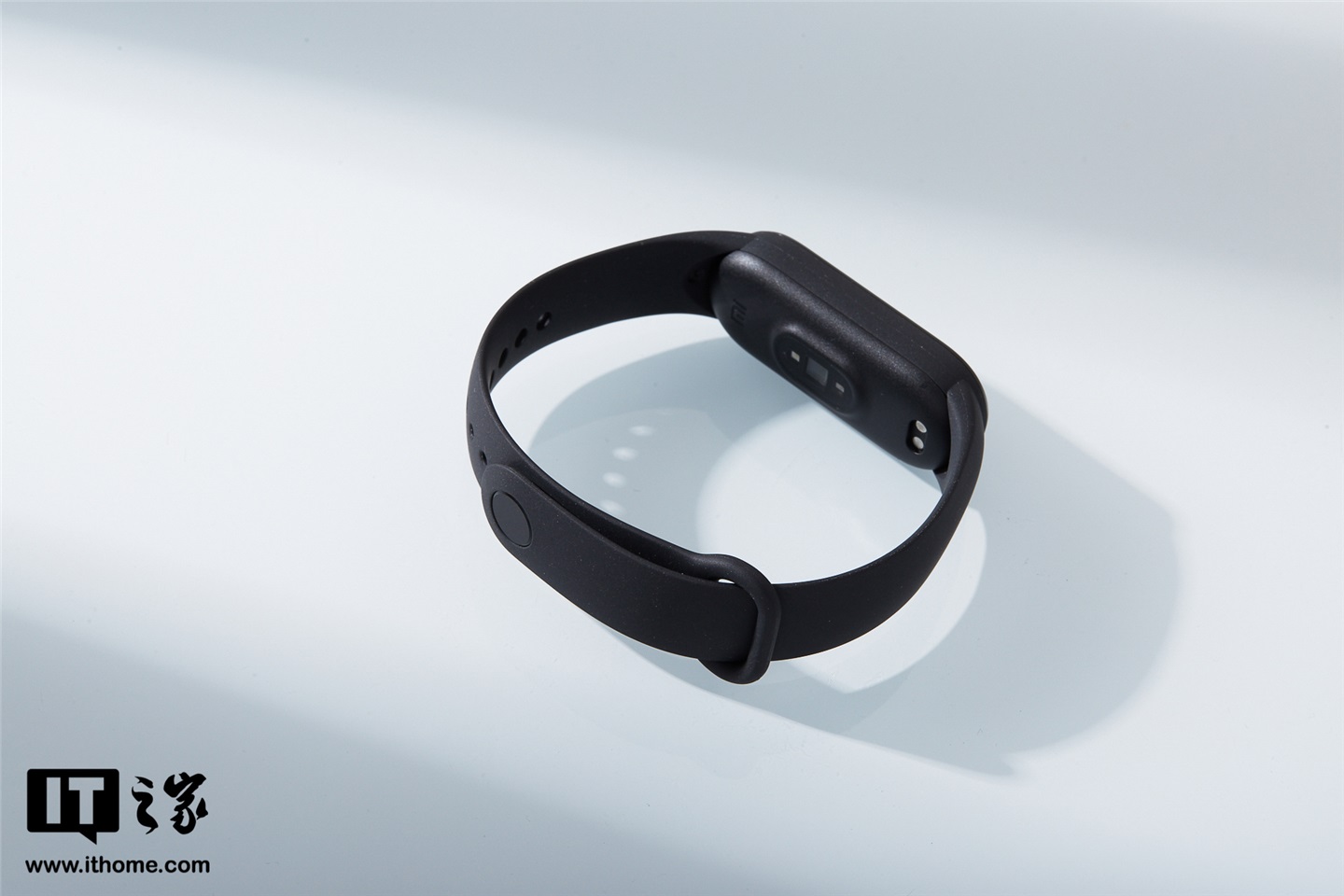 it之家开箱小米手环5nfc版图赏动态彩显大屏
