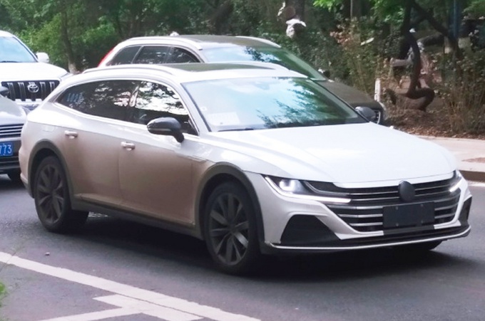 大众新款CC国内实拍，两周后亮相，这颜值看一眼就爱上了