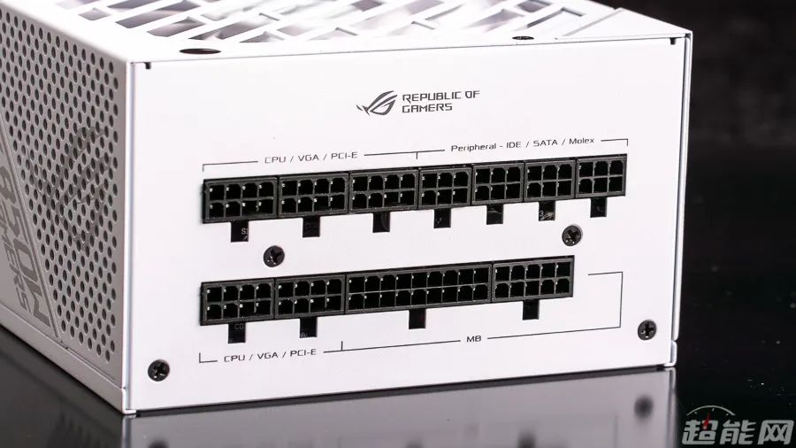雪白的雷神之鹰rog雪鹰850w电源与rog雷鹰850w电源实物图赏