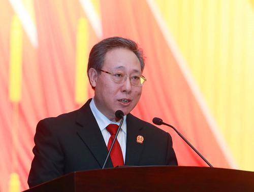 陈超代表东莞市中院向大会作报告