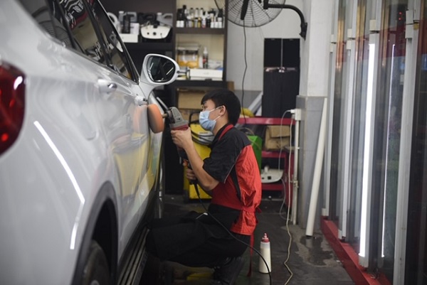 夜间经济的另一种打开方式深夜小菜场夜间修车铺