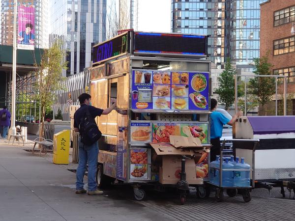 消费的b面|纽约街边经济观察