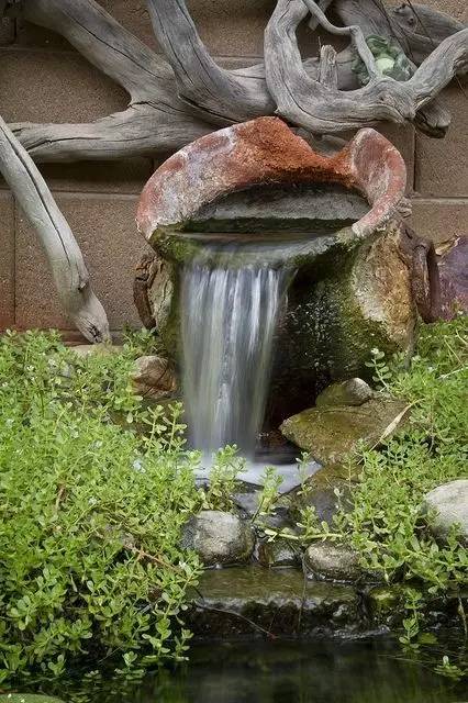 图片欣赏 | 超简单的水景,瞬间让花园充满灵性