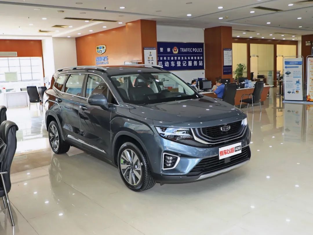 与嘉际(代号vf12)一样源于cv平台,但它并不是吉利的首款中型suv