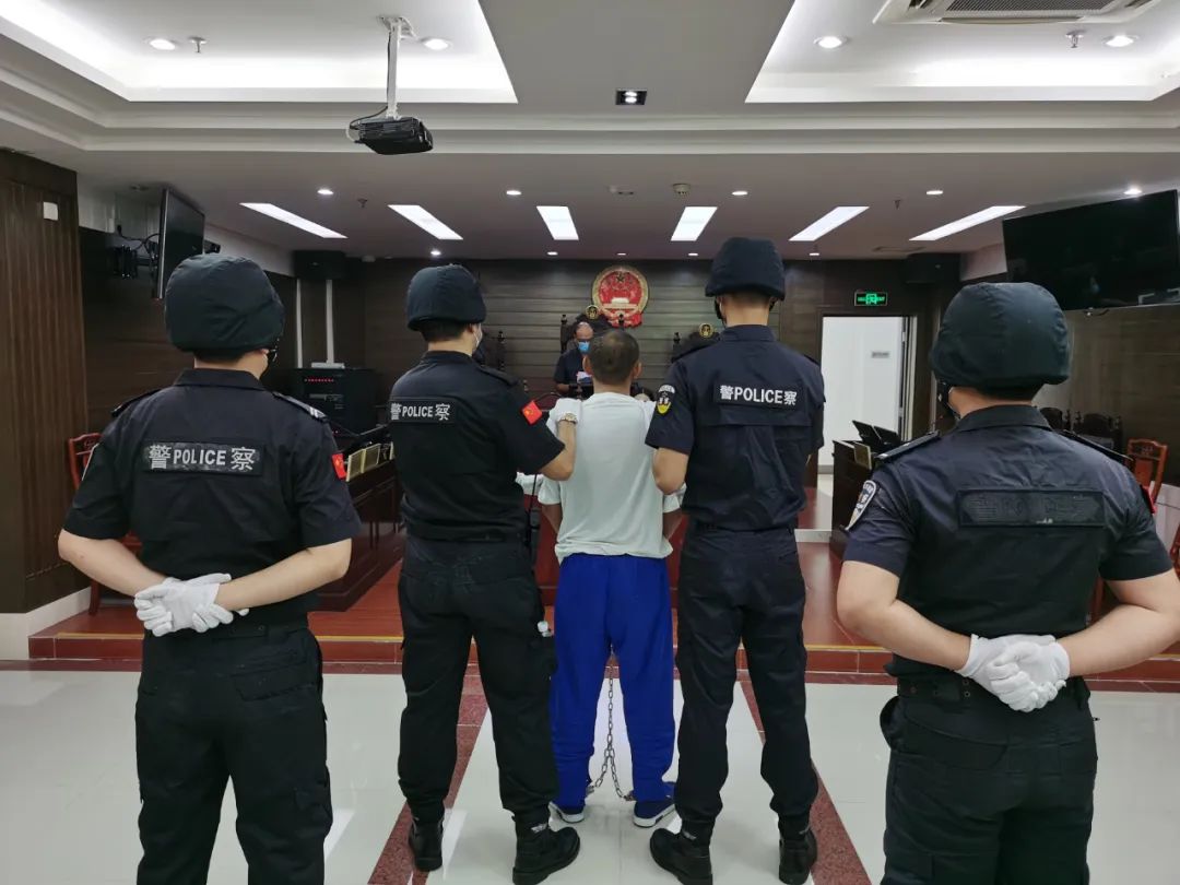 三亚公共场所故意杀人两罪犯被执行死刑