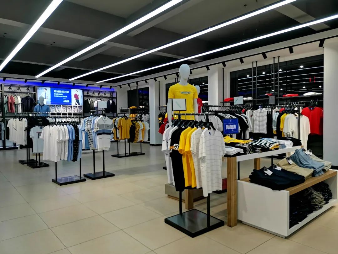 "群豪旗舰店"13533988545占陇店:占陇镇麒麟路口新客运站"群豪专卖店