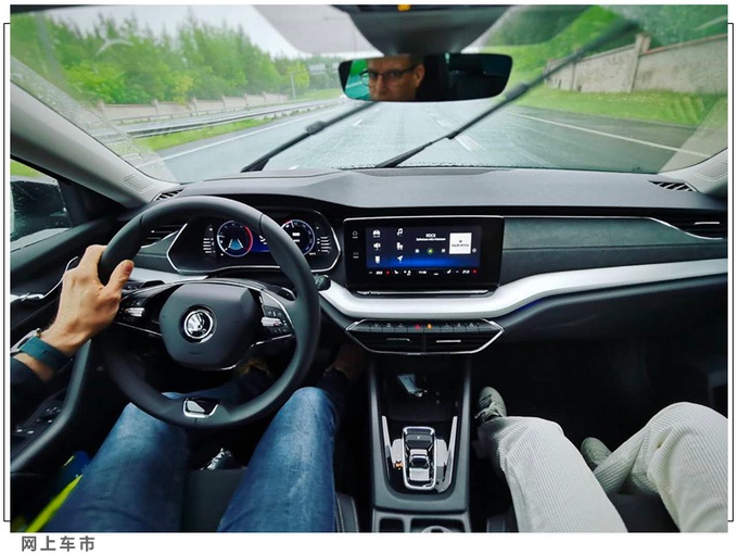 斯柯达全新明锐旅行版实拍，比日产轩逸还大，空间实用性更高