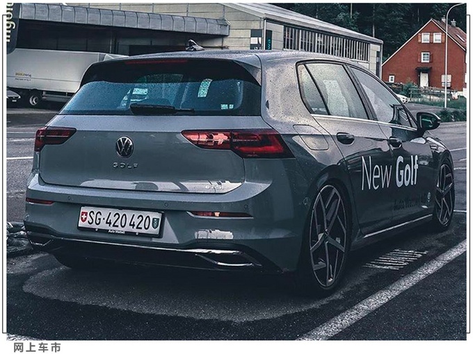 大众全新高尔夫实车街拍！增搭1.5T轻混，动力提升，内饰更豪华