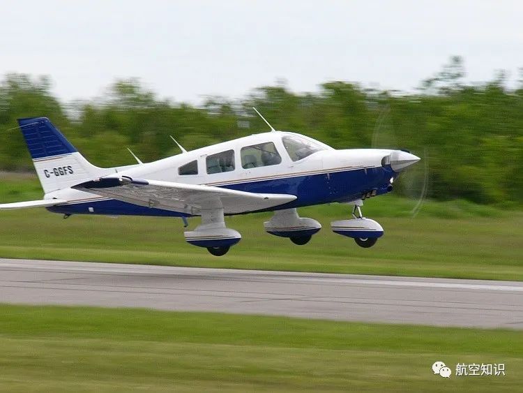 墨西哥国际航空498号班机载着58名乘客及6名机员,从墨西哥城飞至