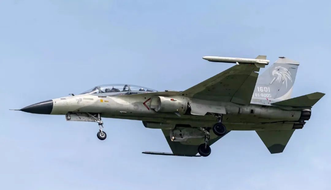 台湾xat-5"勇鹰"首飞成功,是"经国"号战斗机的改进版吗?