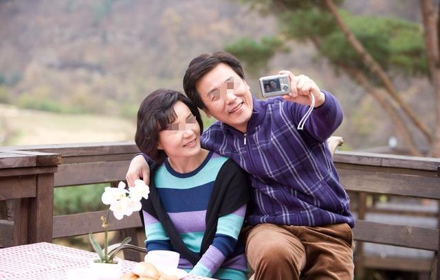 一辈子不当妈啥感觉?首批"女丁克"步入晚年,诉说揪心现状|丁克家庭|二