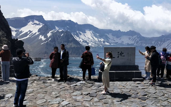 长白山旅游市场"开冰":迎来今年第一个旅游"小高峰"