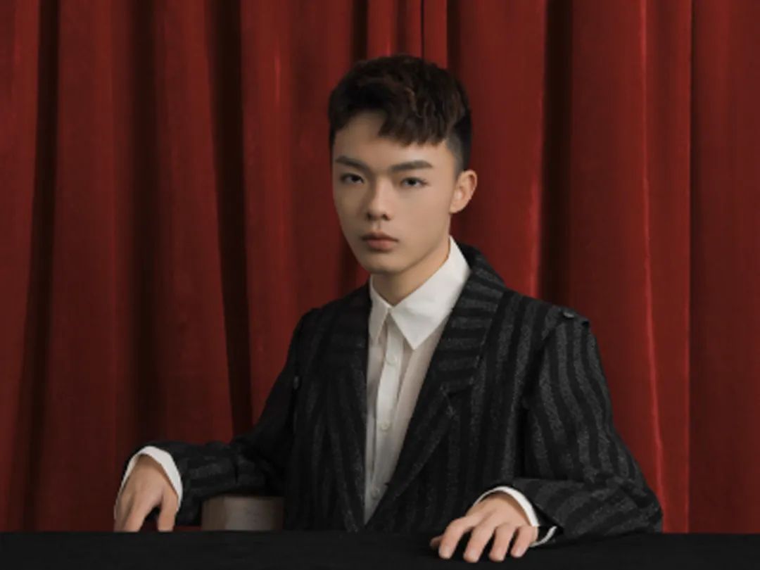 要不要买菜:原名徐泽,是一位十分有才华的歌手.