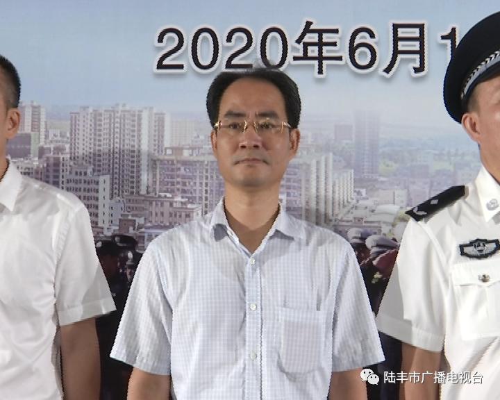 在"飓风2020"专项行动百日攻坚启动仪式上,市委副书记欧阳柳,市委常委