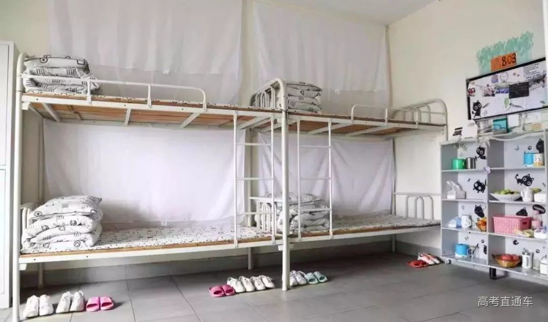 华侨城中学(深圳)10人一间!上下床!配空调!有风扇!没有桌椅!