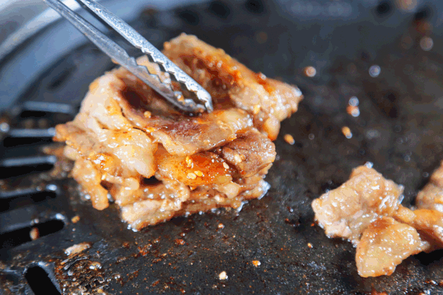 吃肉吃到撑!人均20 怒刷5盘肉!