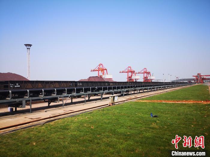 湖南城陵矶港"吞"下巨型"胶囊" 百年老港变身环保新地标