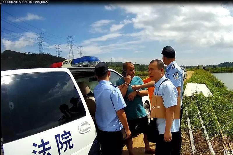 "老赖"拖欠化肥款,警察直接抓捕"抄家",还敢不还钱?