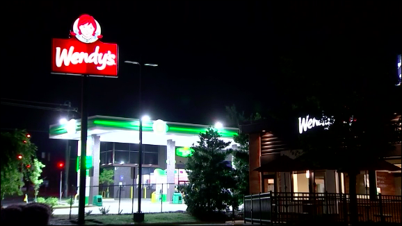 国际观察丨弗洛伊德后又一黑人男子被枪杀，美国警察对非裔执法问题积重难返？休闲区蓝鸢梦想 - Www.slyday.coM