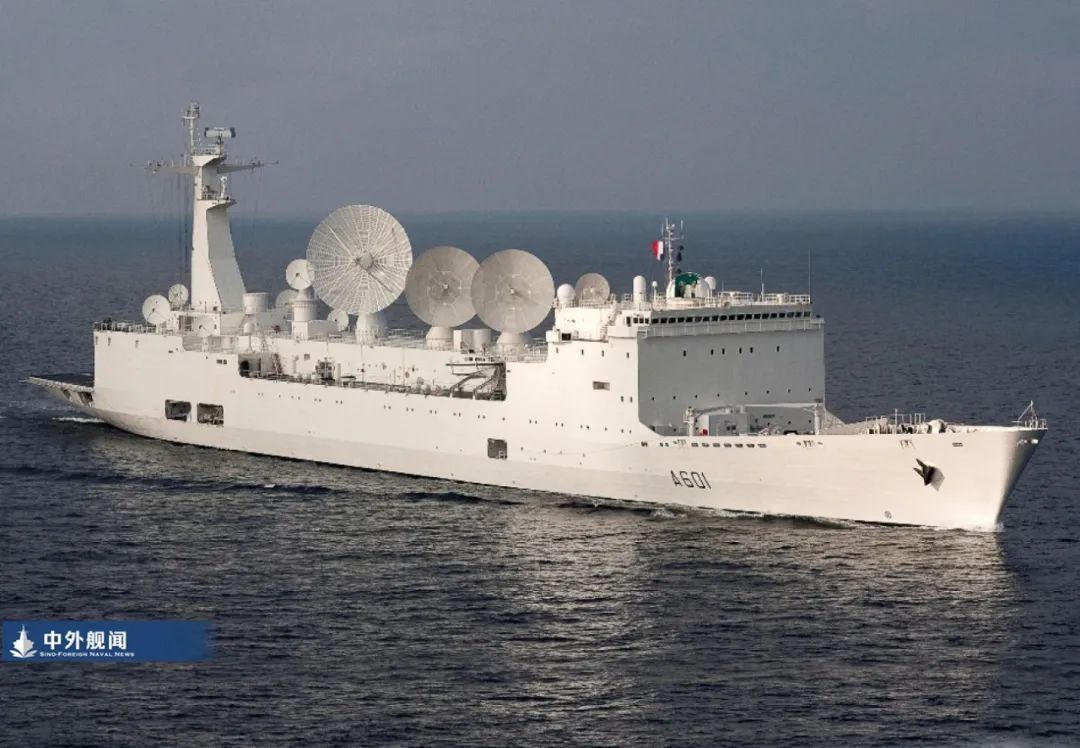 参加测试的除了"勇猛"号战略核潜艇外,还有法国海军的远洋航天测量船"