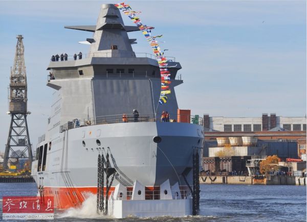 资料图片:下水仪式上的"伊万·帕帕宁"号破冰巡逻舰.