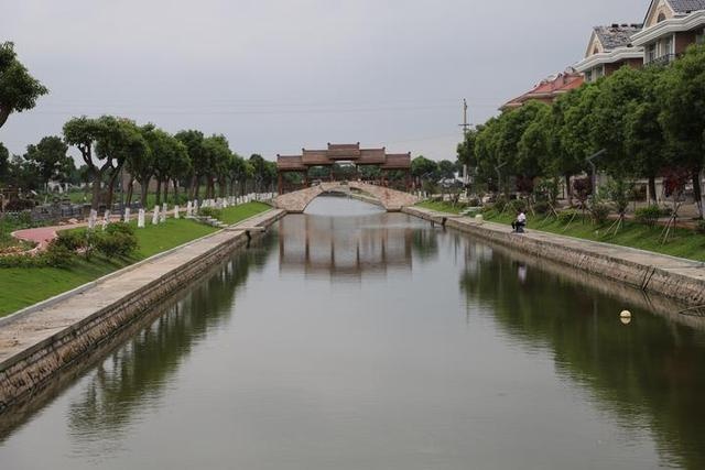 松门首座仿古式拱形廊桥"亮相"胜南村新增网红打卡点