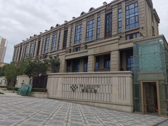 蓝光黑钻公馆房顶轻轻一戳就掉渣!业主检测后发现水泥不达标