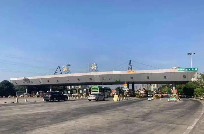 根据公告,计划实施提升改造的市区高速出入口分别为:汕昆高速月浦出