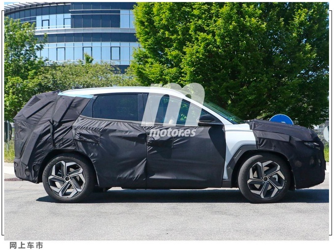 现代全新途胜实车内饰！方向盘酷似奥迪A8，尺寸比本田CR-V还要大