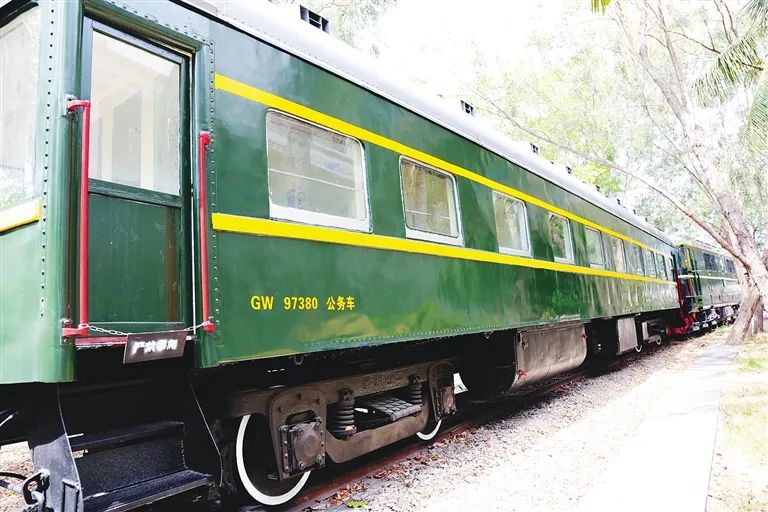 慢读|搭乘这些老火车,去穿越海南铁路史