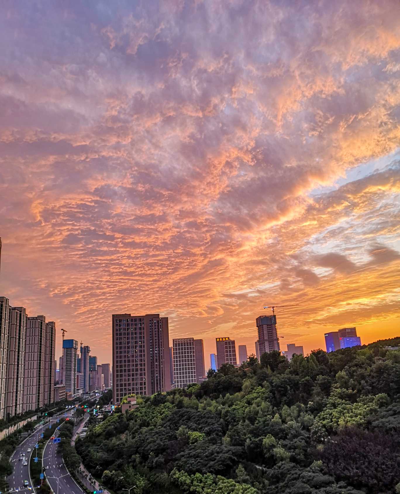 美翻了!济南晚霞映红天际,绝美天空大秀你看到了吗?