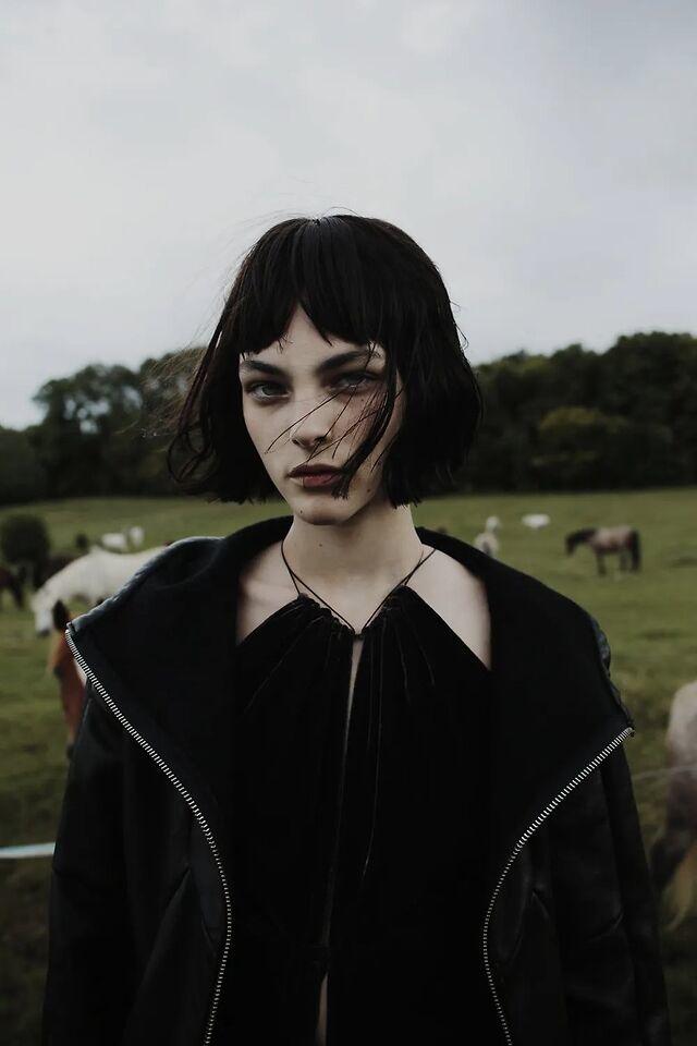 老佛爷最爱的灵感女神美到窒息狐狸眼摄魂婚礼穿床单也惊艳