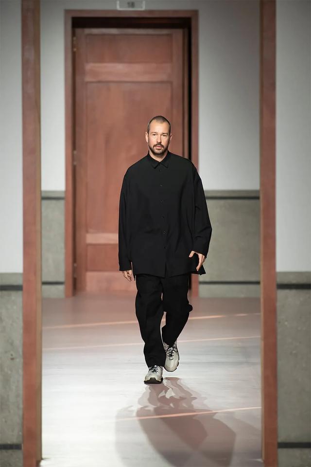 我看这些设计师,干脆转行当时尚博主得了