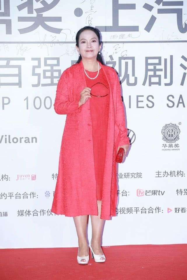 吕丽萍本来就是普通老人,身材发福很正常,不会故意修图来掩饰!