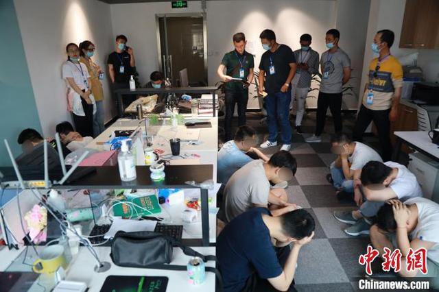 盐城警方侦破一起特大网络交友诈骗案,涉案女主播五千余人