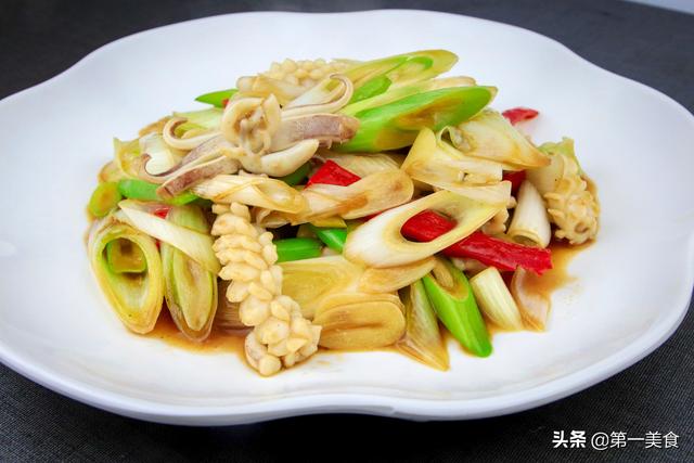 大葱爆鱿鱼的家常做法,简单又好吃,掌握好这几点,越吃越过瘾
