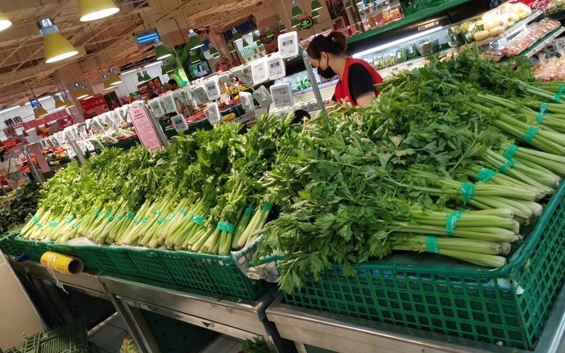 目前超市蔬菜供应稳定，市民无需囤菜。受访者供图