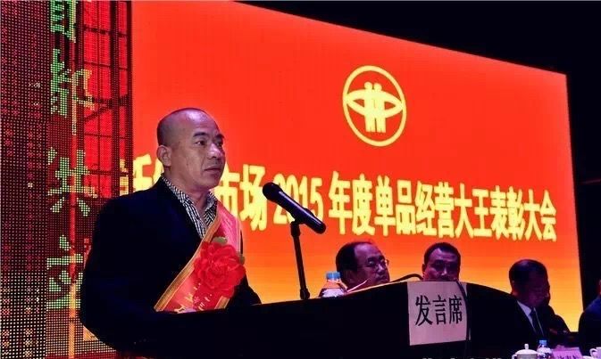 “黄瓜大王”闫学强。据北京新发地微信公号
