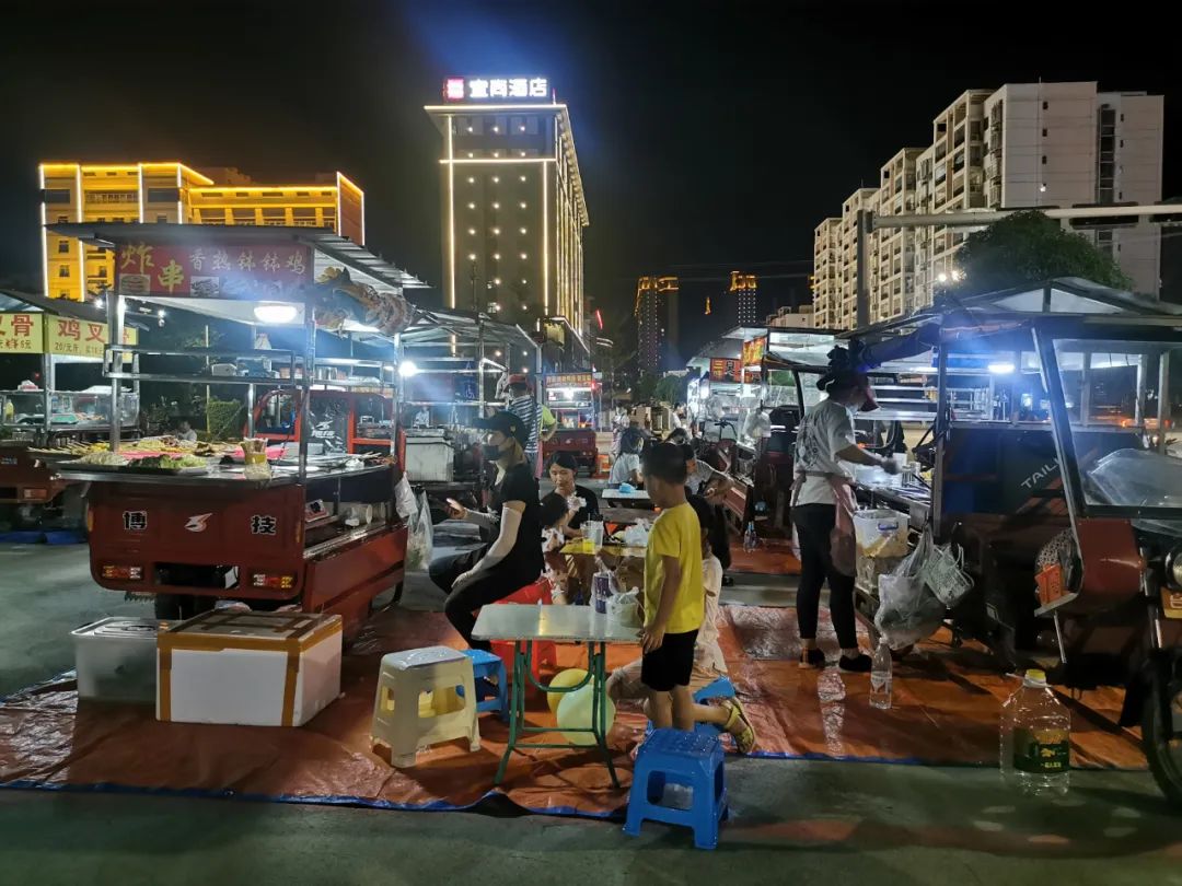 兄弟,摆摊不?崇左市区设置3347个临时便民摊位!