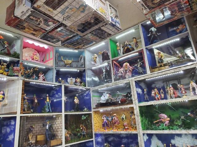 仔细看了一下基本以海贼的场景和手办居多,看看这一面墙,估计可以有一