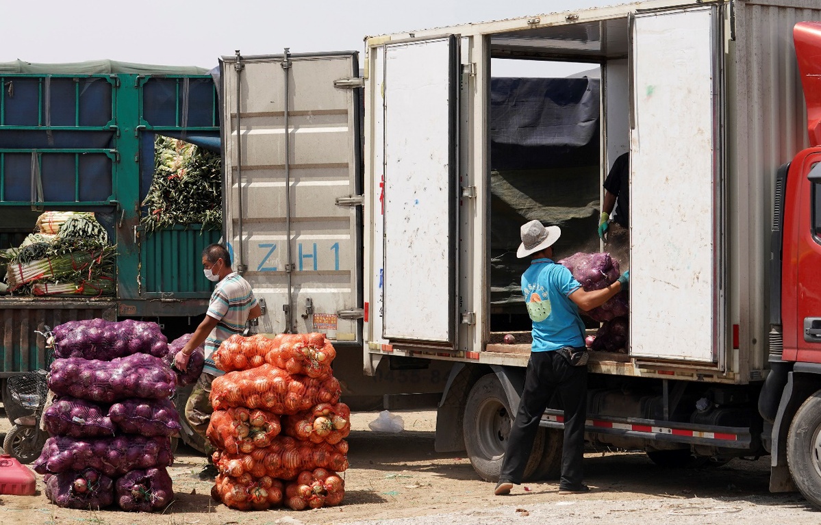 北京新发地市场设临时露天蔬果交易区
