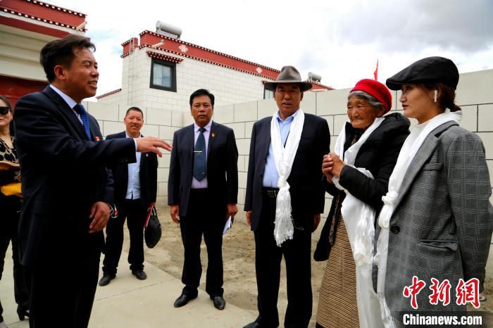 西藏琼结易地扶贫搬迁户:住新房 获就业