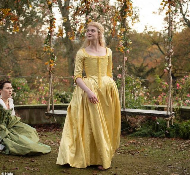 范宁姐妹为好友庆生,清凉出街成焦点,"俄女皇"变身鹅黄小仙女|暮光之