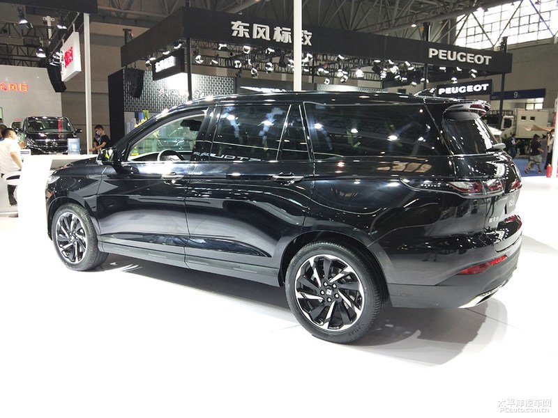 新宝骏RS-7正式亮相 定位中大型SUV