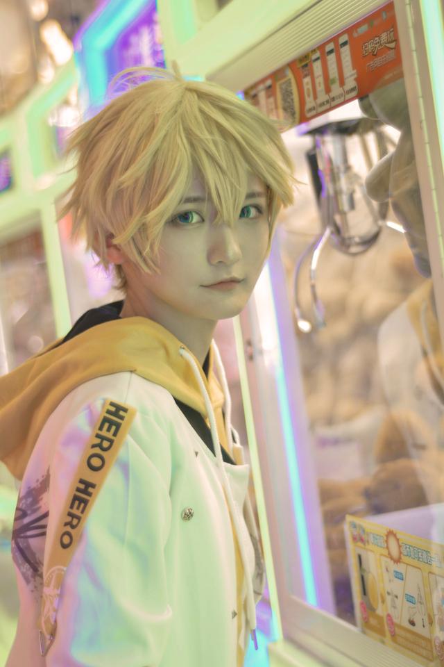 恋与制作人cos周棋洛x悠然不许再离开我