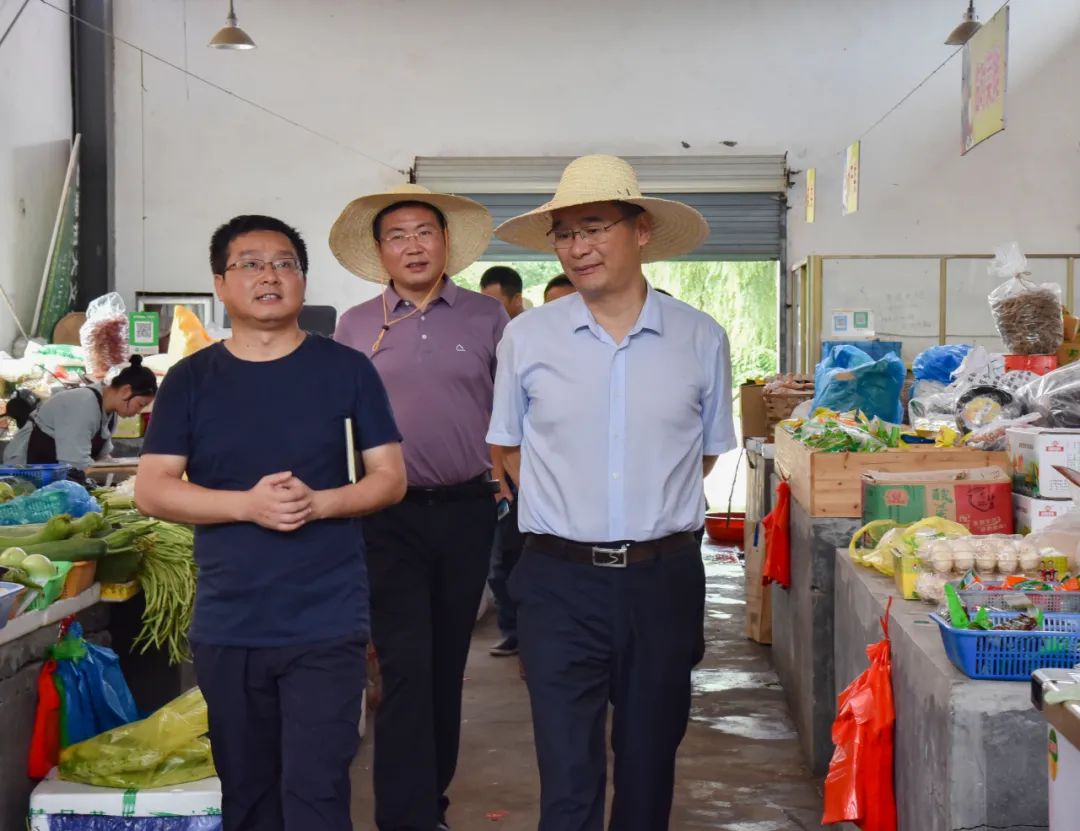 婺源县委副书记,县长吴云飞调研美丽集镇建设工作