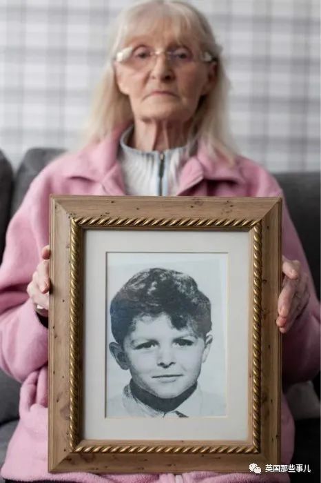 伦敦"林中宝贝"谜案:树林里发现童尸,外套还在,内衣裤却不见了